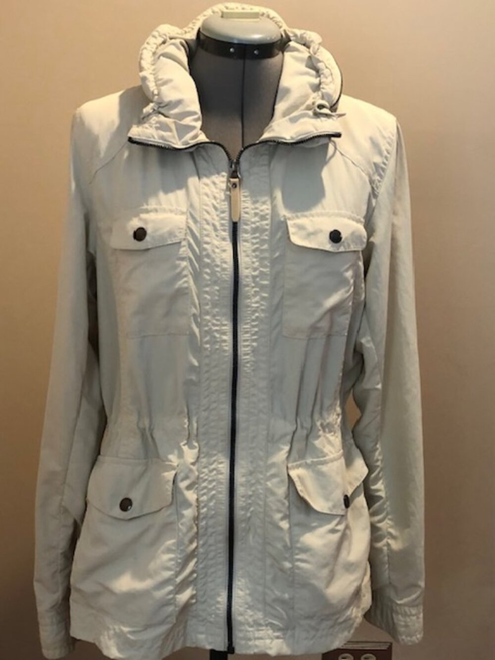 Eddie Bauer Women's light jacket size M Biege, washable, zip hood, draw string